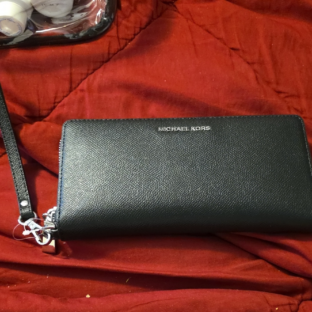 MICHAEL KORS BLACK WRISTLET WALLET
